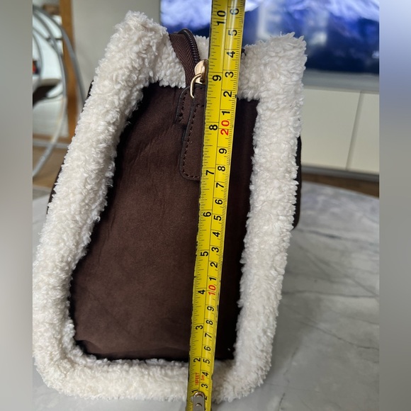 Guess Biscoe Tote Bag in Suede and Sheepskin - Picture 7 of 9